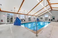 Slopeside condo in gate community w/remodeled balcony & fireplace Hotels in Sugar Mountain