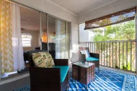 Charming Coastal Retreat with Surfboard and Beach Goodies - Inviting Escape