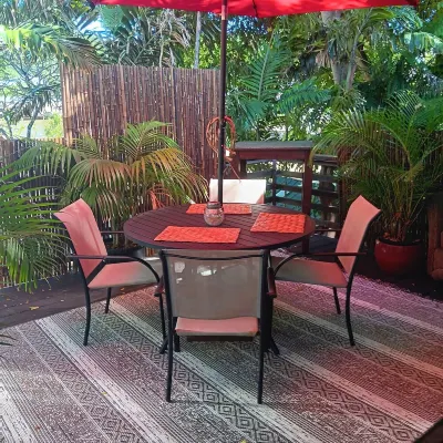 North Shore Getaway w/ Ocean Views steps to Beaches and Surf Hotel in zona Laie Falls Trail