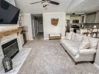 Private Pool and Outdoor Patio Escape - Charming Cozy Retreat Hotels in Marblehead