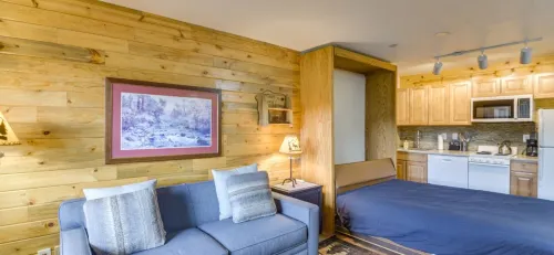 Swimming Pool and Hot Tubs - Cozy Studio Escape Hotel di Grand County