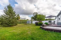 Charming Retreat with Private Patio and Spacious Living - Serene Escape Hotels in Washington Township