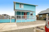 Lovely ocean-view cottage next to Nye Beach access - EV charger on-site