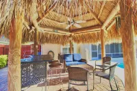 Heated Pool and Private Tiki Bar in Idyllic Setting - Gorgeous Retreat