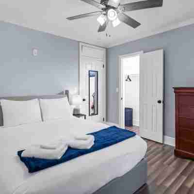 Cozy Duplex with Fast Wifi and in-Unit Laundry - Charming Retreat Rooms