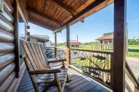 River Lodge Escape with Hot Tub by StayLage Hotels in Glenwood