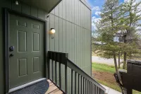 Cozy Retreat with Modern Kitchen and Fireplace - Charming Mountain Getaway Hotel a Granby