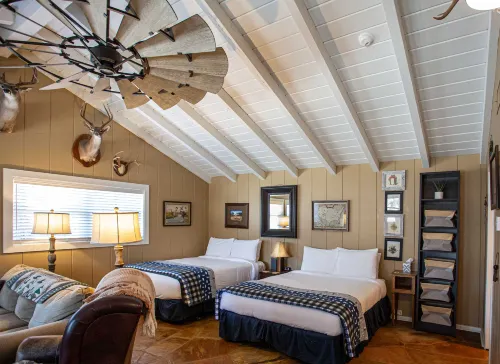 Scenic Hill Country Views and Cozy Amenities - Charming Rustic Retreat Hotels in Kerr County