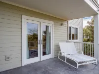 Elegant Coastal Retreat with Golf Course Views - Spacious Oasis