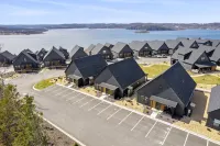 Private Hot Tub and Scenic Patio Retreat - Tranquil Modern Haven Hotels in Oliver Township