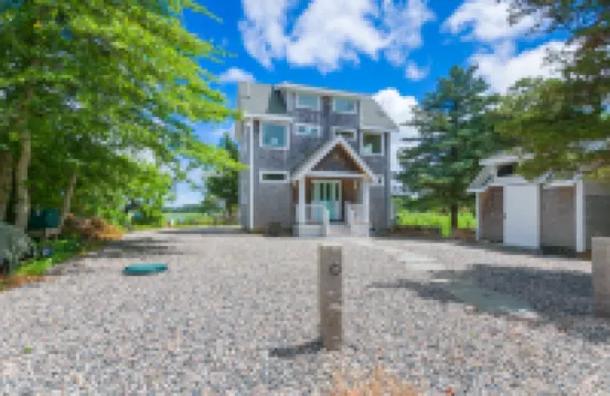 Private Beach Access and Scenic Serenity - Enchanting Hideaway 桑威奇酒店