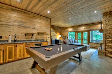 Stunning Long-Range Views and Luxurious Amenities - Exquisite Mountain Retreat