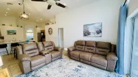 Pool and Spa with Outdoor Living Bliss - Stunning Spacious Retreat Hotel di Polk County