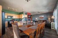 Stunning Views and Cozy Gas Fireplace - Elegant Mountain Retreat