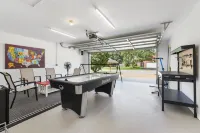 Private Bike-In/Bike-Out Haven with Garage - Stunning Modern Retreat Hotels in Bentonville