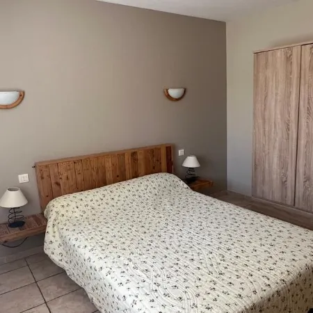Uzès superb, comfortable gîte with swimming pool 700m from town center: