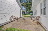 Charming 2-bedroom house in amazing Belleville with AC, WiFi