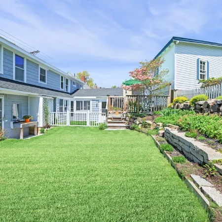 2BR/2BA Harborside Home · Fenced Backyard · Ocean View ·Walk to Rocky Neck+Beach
