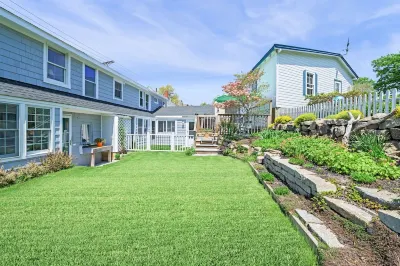 2BR/2BA Harborside Home · Fenced Backyard · Ocean View ·Walk to Rocky Neck+Beach