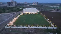 Pride Resort Rajkot - موقف سيارات