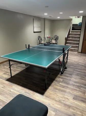 Elm Tree Oasis, 3-bedroom house in charming Jefferson City with AC, WiFi. Отели рядом с достопримечательностью «Биндер Лейк Павилион»