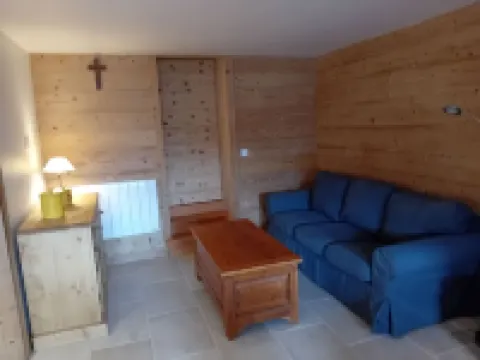 Beautiful 6-bed apartment on the ground floor of a chalet. 維拉爾敍爾多龍酒店