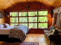 Private Mtn Love Shack w/ fast wifi, BBQ & view