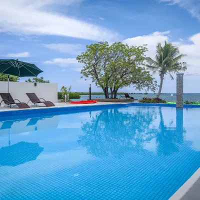 Landers Bay Resort & Spa Fiji - Adults Only Hotel berhampiran Garden of the Sleeping Giant