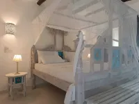 Pole Pole Beach House Hotels in 