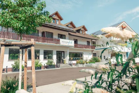 Hotel & Café Mühlenglück Отели в г. Бад-Петерсталь-Грисбах