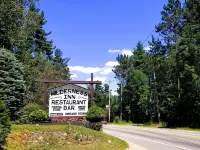 The Wilderness Inn: Chalets Hotels in Jay