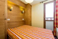 Résidence Le Chamois d'Or Val Thorens Hôtels à proximité de : La Piscine