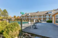 Quality Inn Johnson City I-26 Exit 17 - Pools