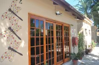 Crown Guest Lodge Hotel di 