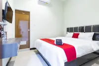 RedDoorz Near Medan Amplas فنادق في Deli Serdang Regency
