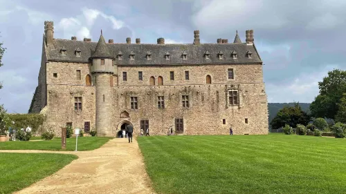 Résidence des 3 îles, en Plein Centre-Ville, à 5 Min des Plages, 3 Appartements Neufs Hotels in Plouha