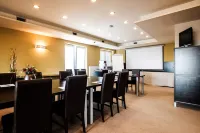 Hotel Comfort with Free Wellness and Fitness Centrum Hotels in Нітра