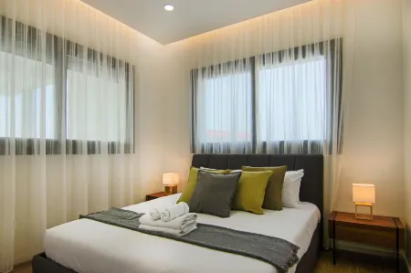 Phaedrus Living: Sea View Anna Residence 201