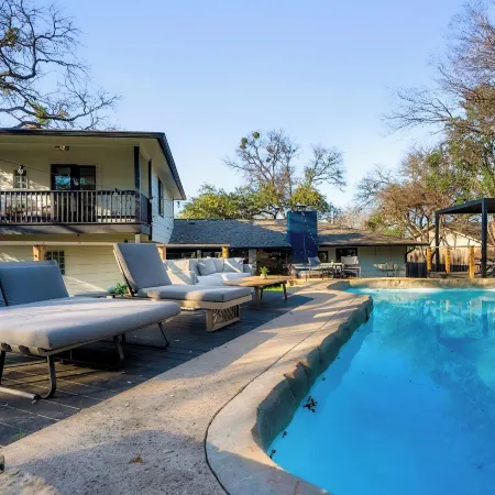 Luxury Zilker Home Pool Hot Tub Kitchen