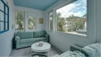 Flamingle in Fuchsia- Whole House- Walk to Beach!