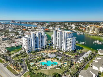 Harbor Landing 203B - Spacious Condo with Views of the Harbor and Gulf