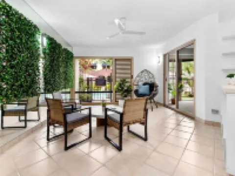 Reef Apartment Cairns - 4 Pools Resort BBQ Hotels in Edge Hill