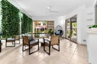 Reef Apartment Cairns - 4 Pools Resort BBQ Hotels in Manoora