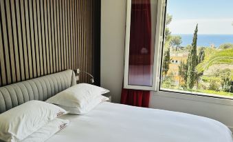 The Address Cassis