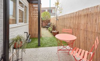 Host & Stay - Retreat by the Sea