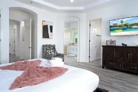 Luxurious 5Br Resort Style Home w Pool & Spa