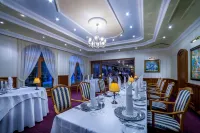 Villa Medici Hotel & Restaurant - Breakfast