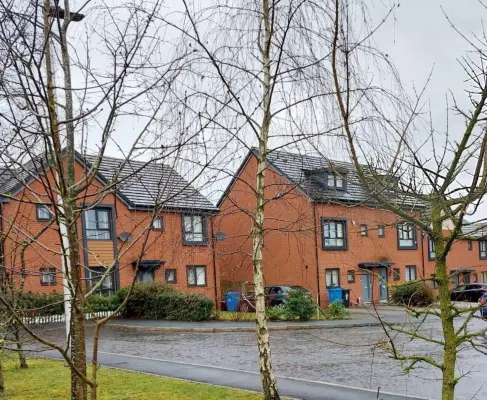 Runcorn-House-Sleeps6-Parking-Garden Hotels in Runcorn