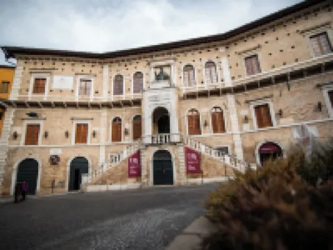 Palazzo Capparucci - Dimora Storica - Guest House Hotels in Fermo