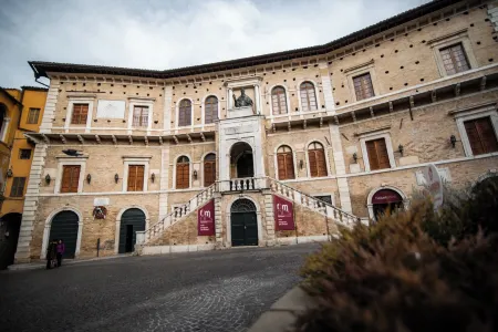 Palazzo Capparucci - Dimora Storica - Guest House Отели рядом с достопримечательностью «MITI - Museo dell'Innovazione e della Tecnica Industriale»